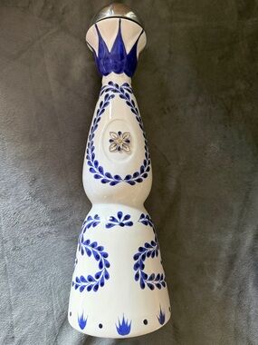 EMPTY CLASE AZUL TEQUILA REPOSADO BOTTLE 750ML HAND PAINTED Blue and White